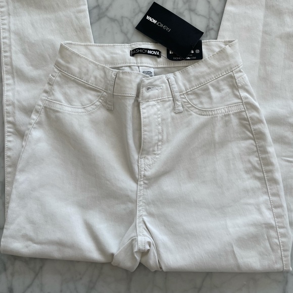 Fashion nova 🤍 high waist white jeans - Picture 1 of 3